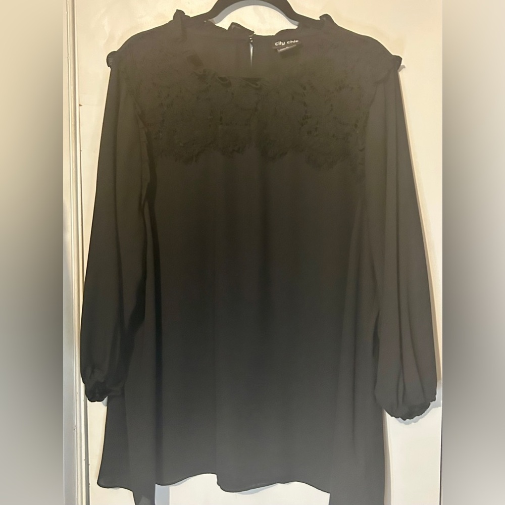 City Chic Lace Angel Elbow Sleeve Top - black XL/22 Pre-loved